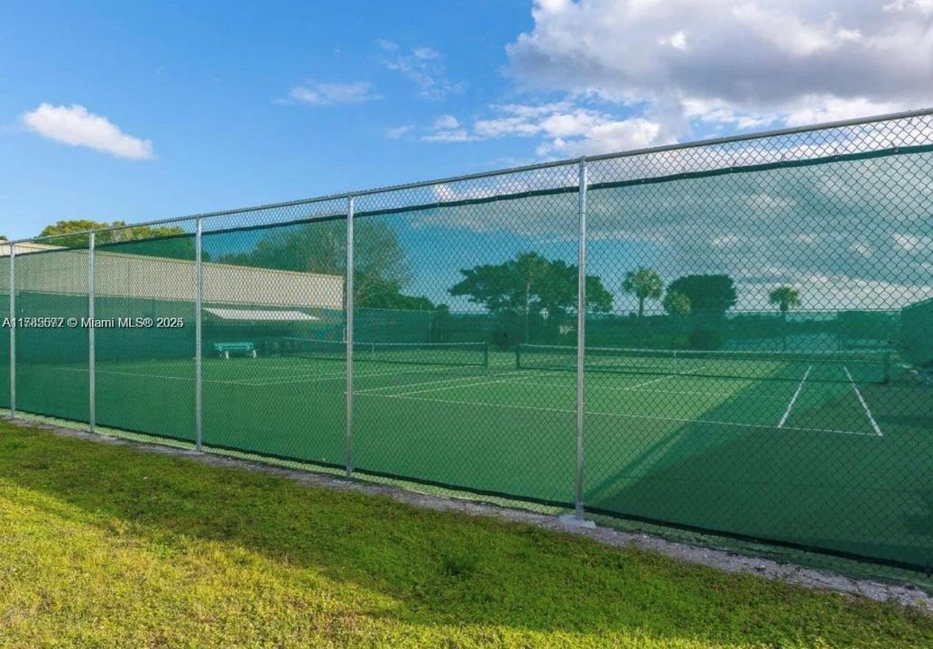 Vendido Recientemente: $119,000 (2 camas, 2 baños, 902 Pies cuadrados)