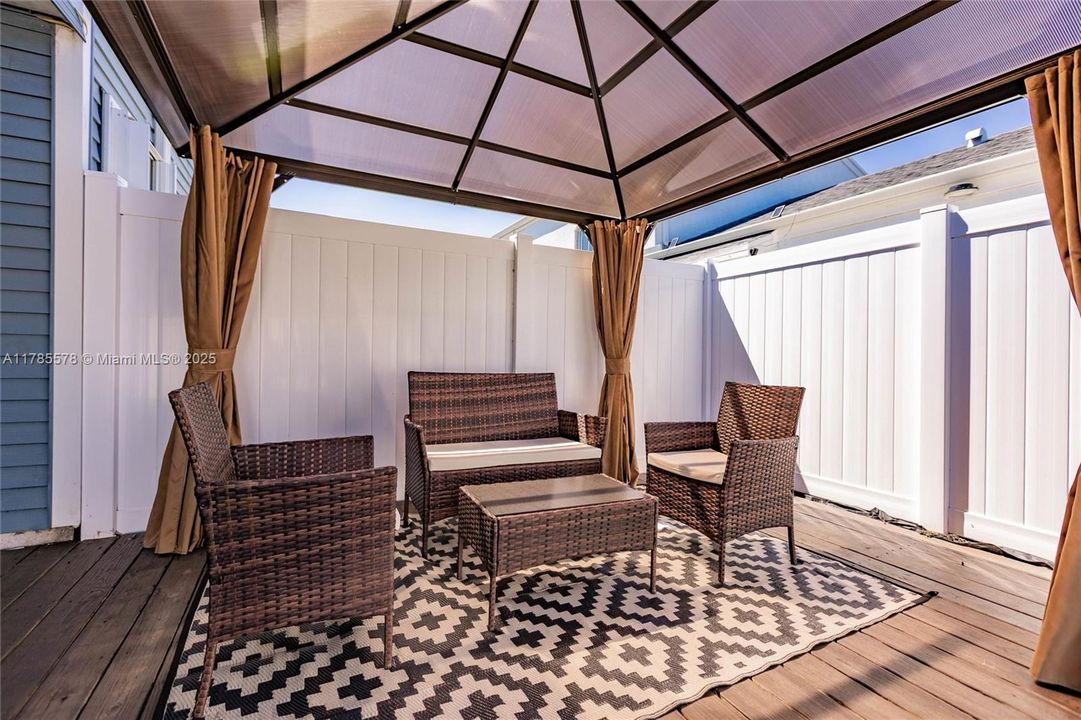 最近租的: $3,065 (3 贝兹, 2 浴室, 1636 平方英尺)