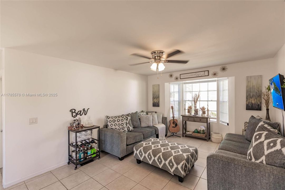 最近租的: $3,065 (3 贝兹, 2 浴室, 1636 平方英尺)