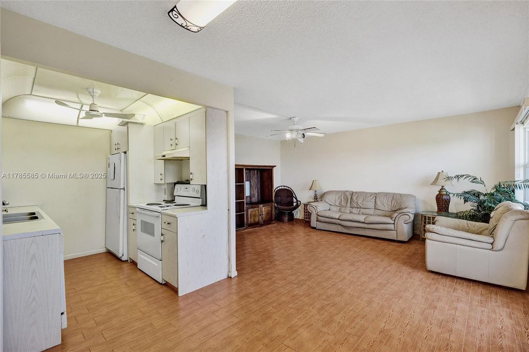 Vendido Recientemente: $85,000 (2 camas, 1 baños, 861 Pies cuadrados)