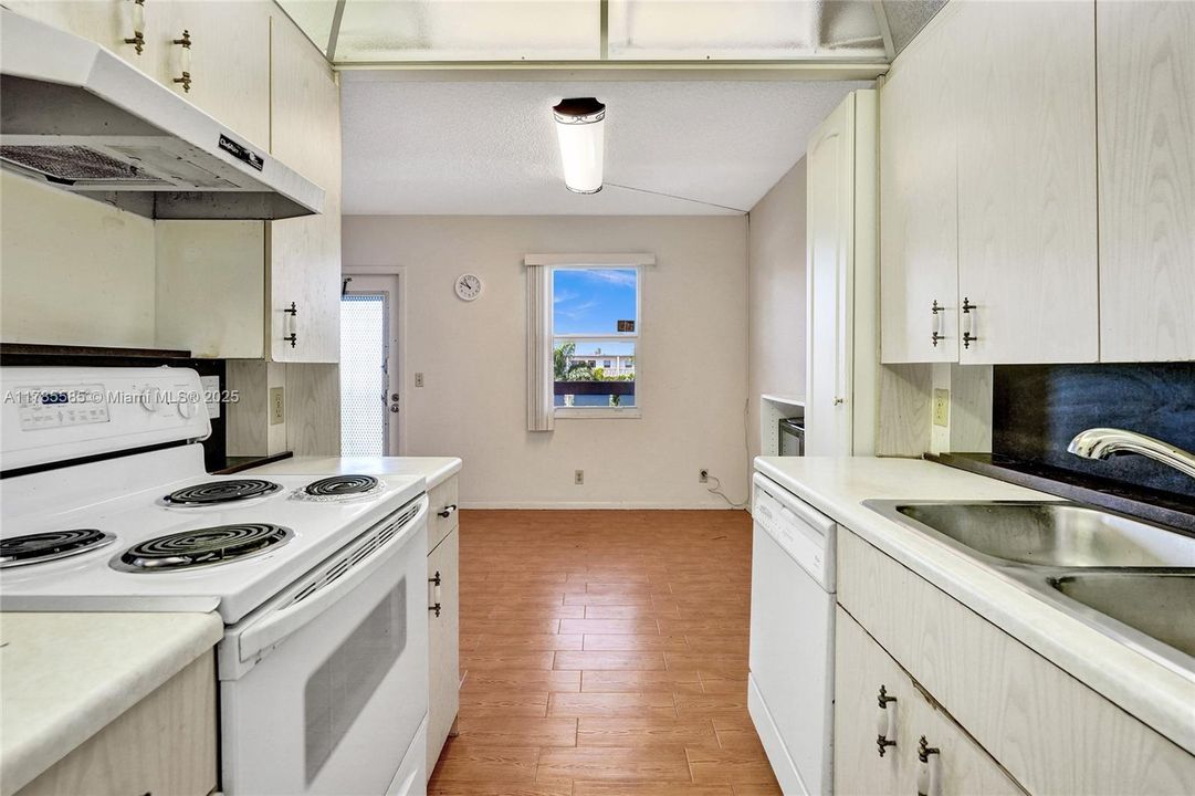 Vendido Recientemente: $85,000 (2 camas, 1 baños, 861 Pies cuadrados)