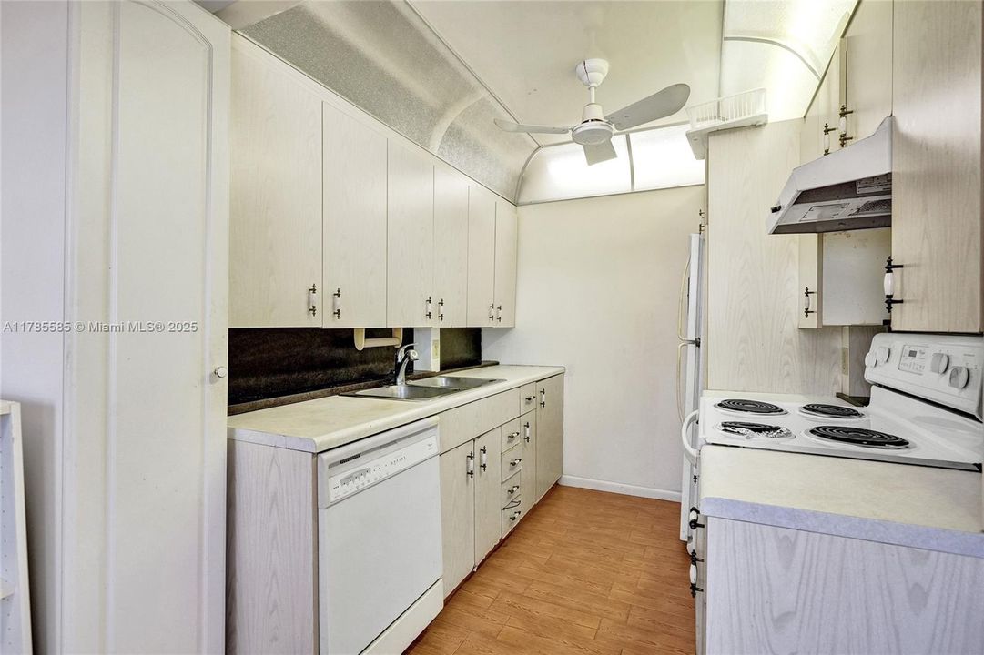 Vendido Recientemente: $85,000 (2 camas, 1 baños, 861 Pies cuadrados)