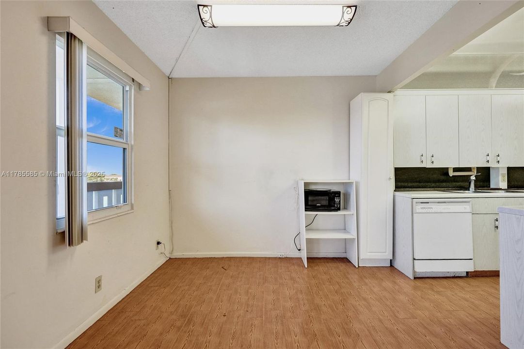 Vendido Recientemente: $85,000 (2 camas, 1 baños, 861 Pies cuadrados)