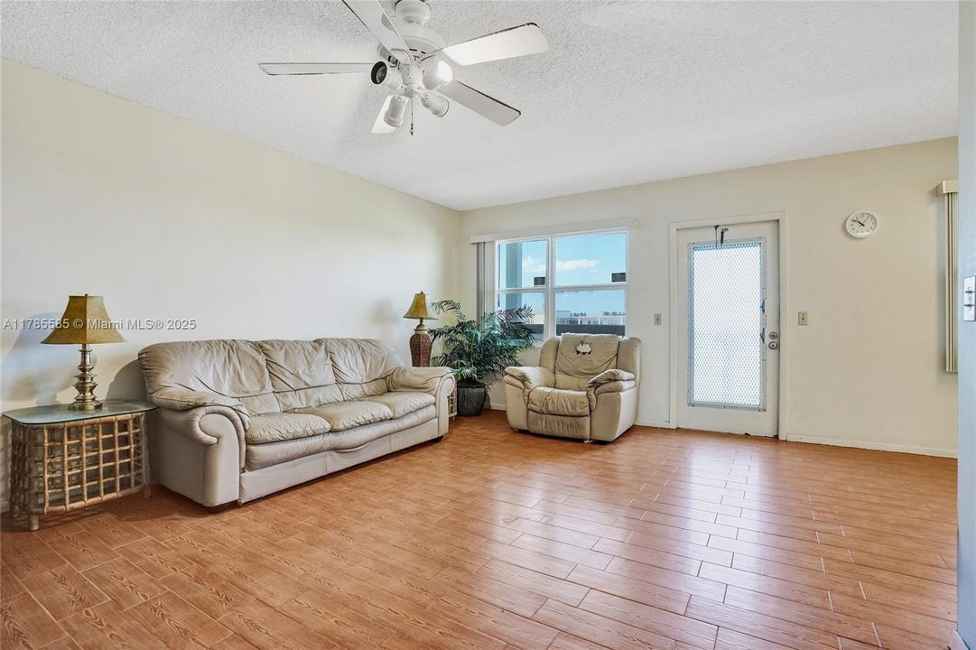 Vendido Recientemente: $85,000 (2 camas, 1 baños, 861 Pies cuadrados)