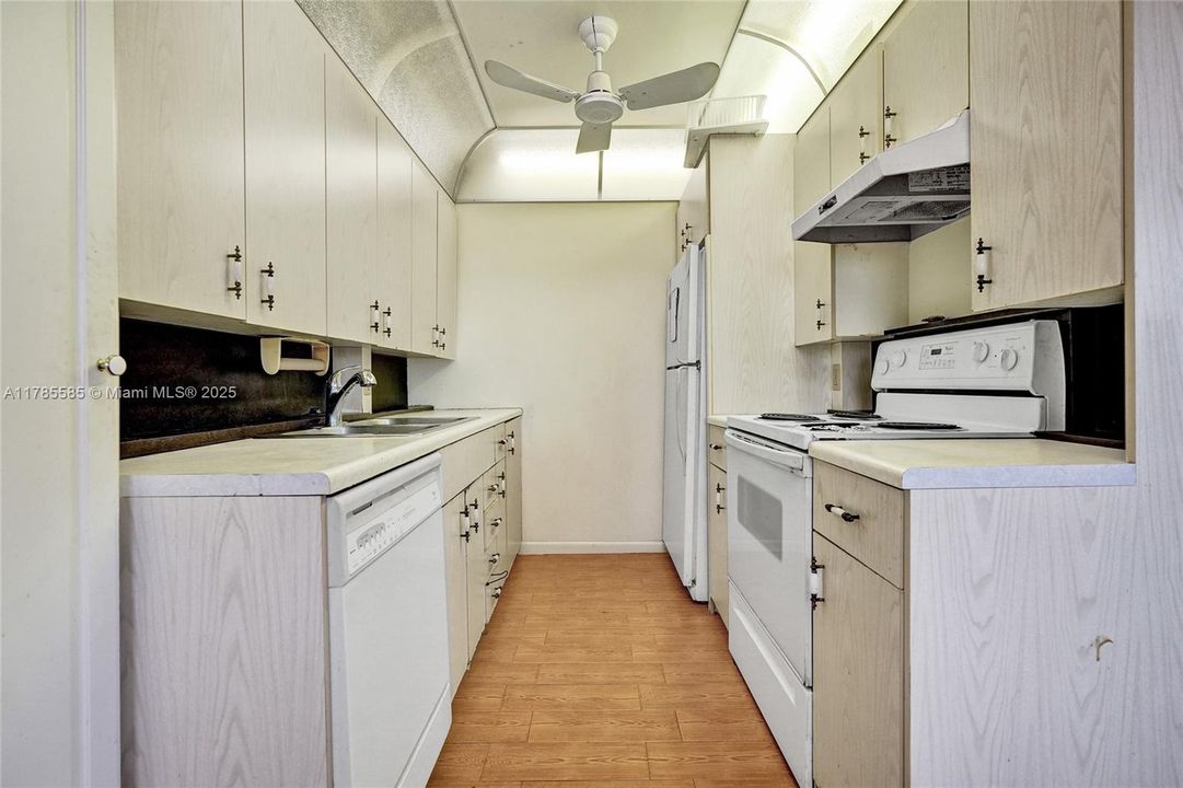 Vendido Recientemente: $85,000 (2 camas, 1 baños, 861 Pies cuadrados)