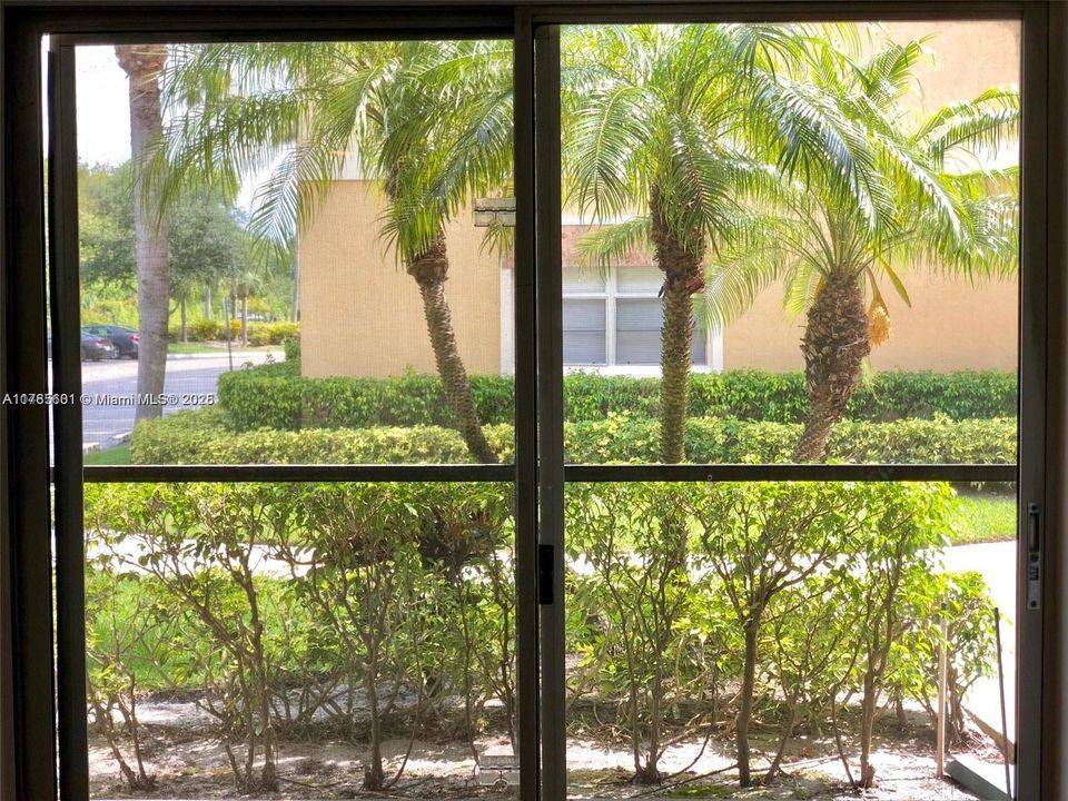 Recently Rented: $1,550 (1 beds, 1 baths, 813 Square Feet)