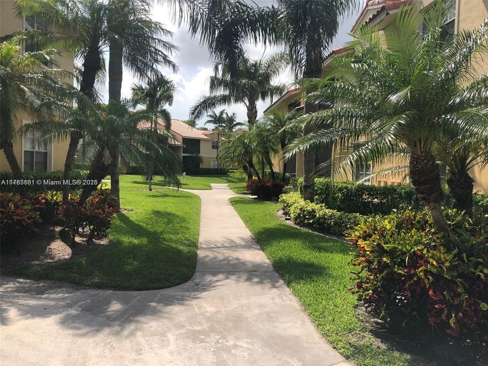 Recently Rented: $1,550 (1 beds, 1 baths, 813 Square Feet)