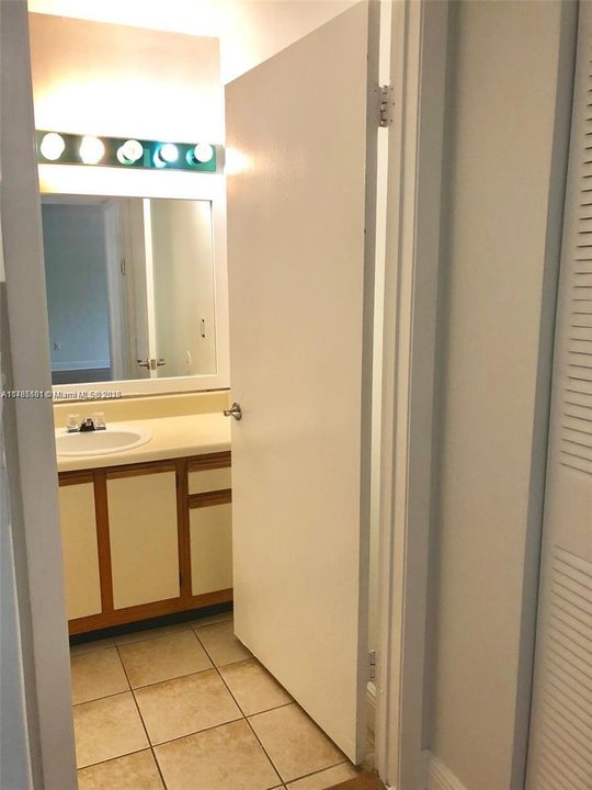 Recently Rented: $1,550 (1 beds, 1 baths, 813 Square Feet)