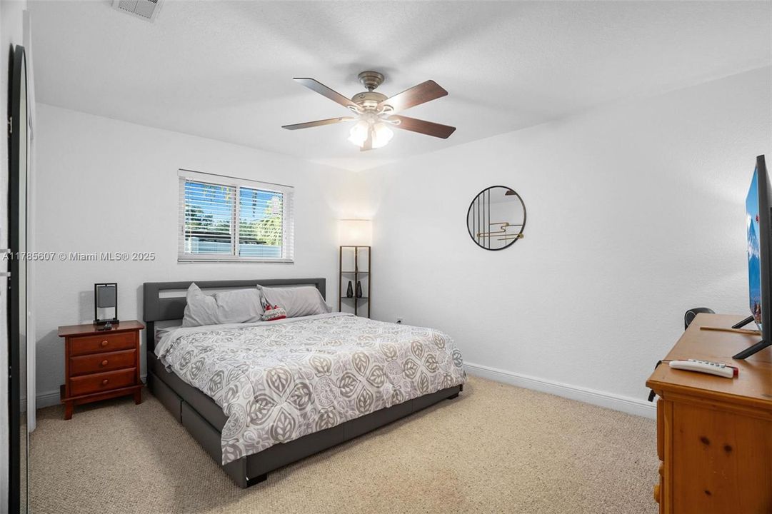 Recently Sold: $650,000 (3 beds, 2 baths, 1542 Square Feet)