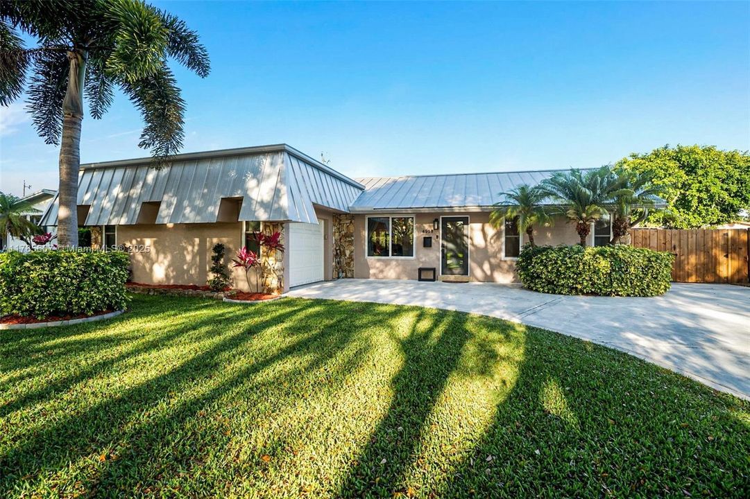 Recently Sold: $650,000 (3 beds, 2 baths, 1542 Square Feet)