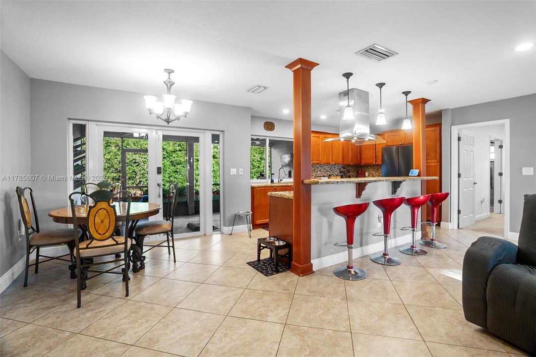 Recently Sold: $650,000 (3 beds, 2 baths, 1542 Square Feet)