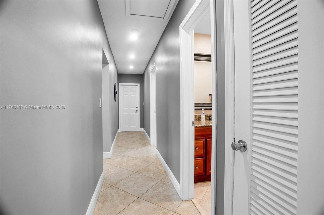 Recently Sold: $650,000 (3 beds, 2 baths, 1542 Square Feet)