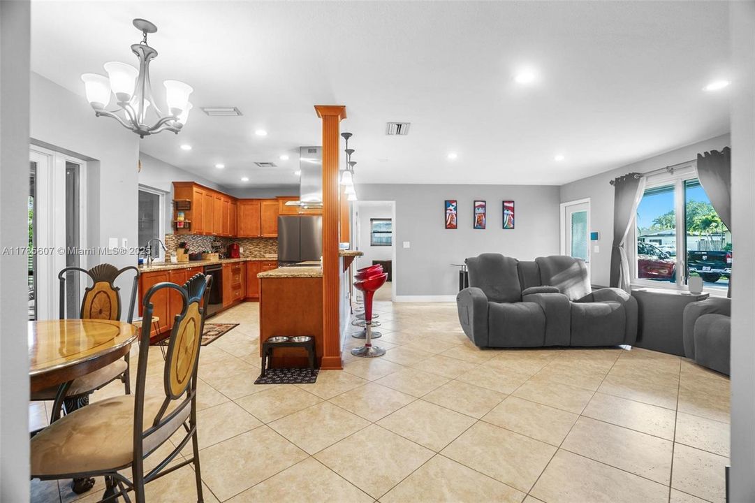 Recently Sold: $650,000 (3 beds, 2 baths, 1542 Square Feet)