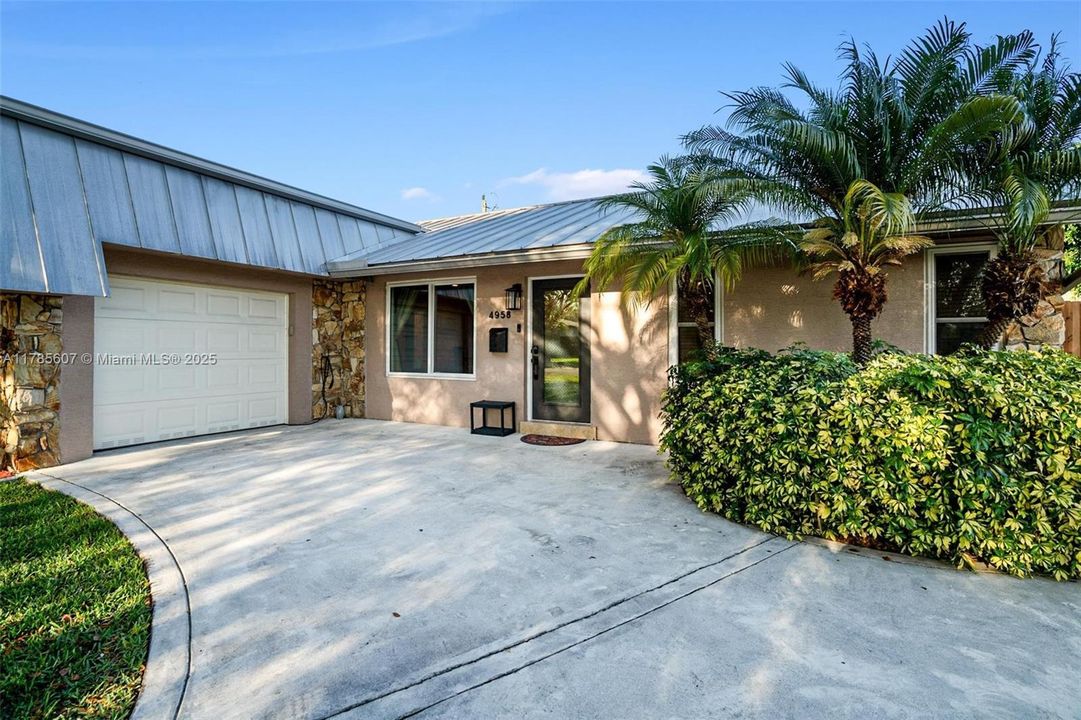 Recently Sold: $650,000 (3 beds, 2 baths, 1542 Square Feet)