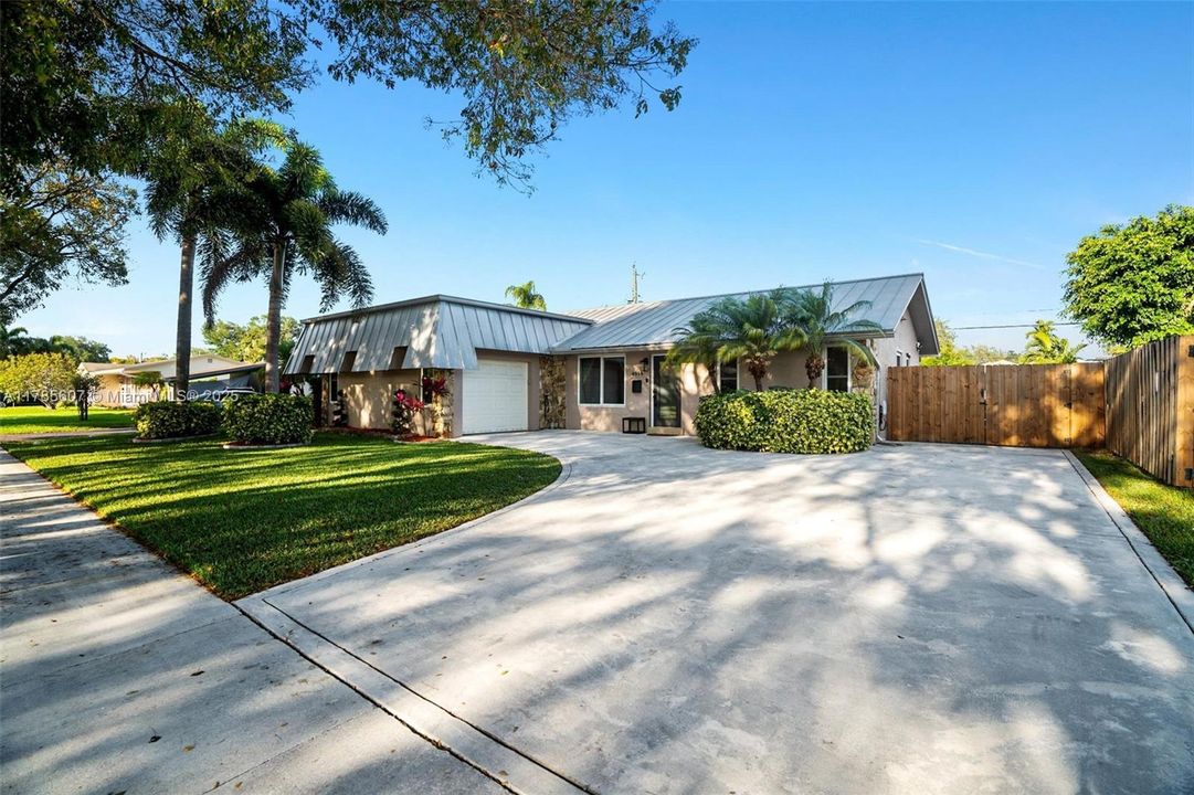 Recently Sold: $650,000 (3 beds, 2 baths, 1542 Square Feet)