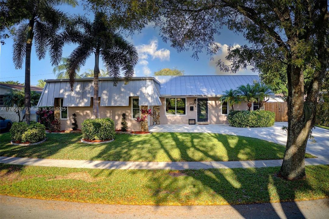 Recently Sold: $650,000 (3 beds, 2 baths, 1542 Square Feet)