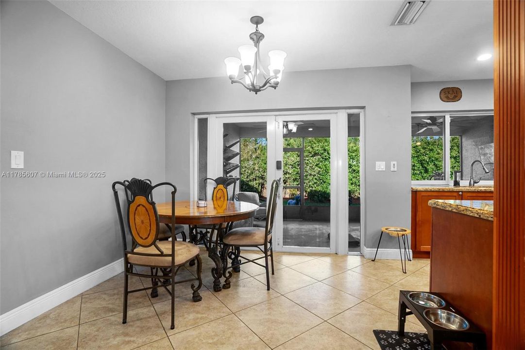 Recently Sold: $650,000 (3 beds, 2 baths, 1542 Square Feet)