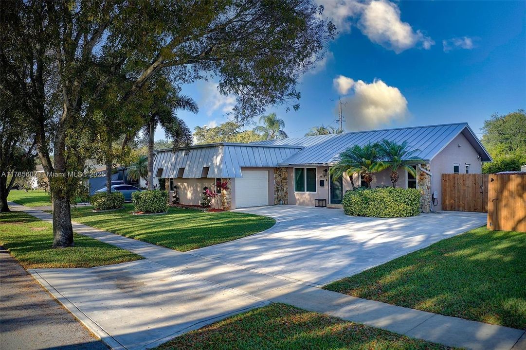 Recently Sold: $650,000 (3 beds, 2 baths, 1542 Square Feet)