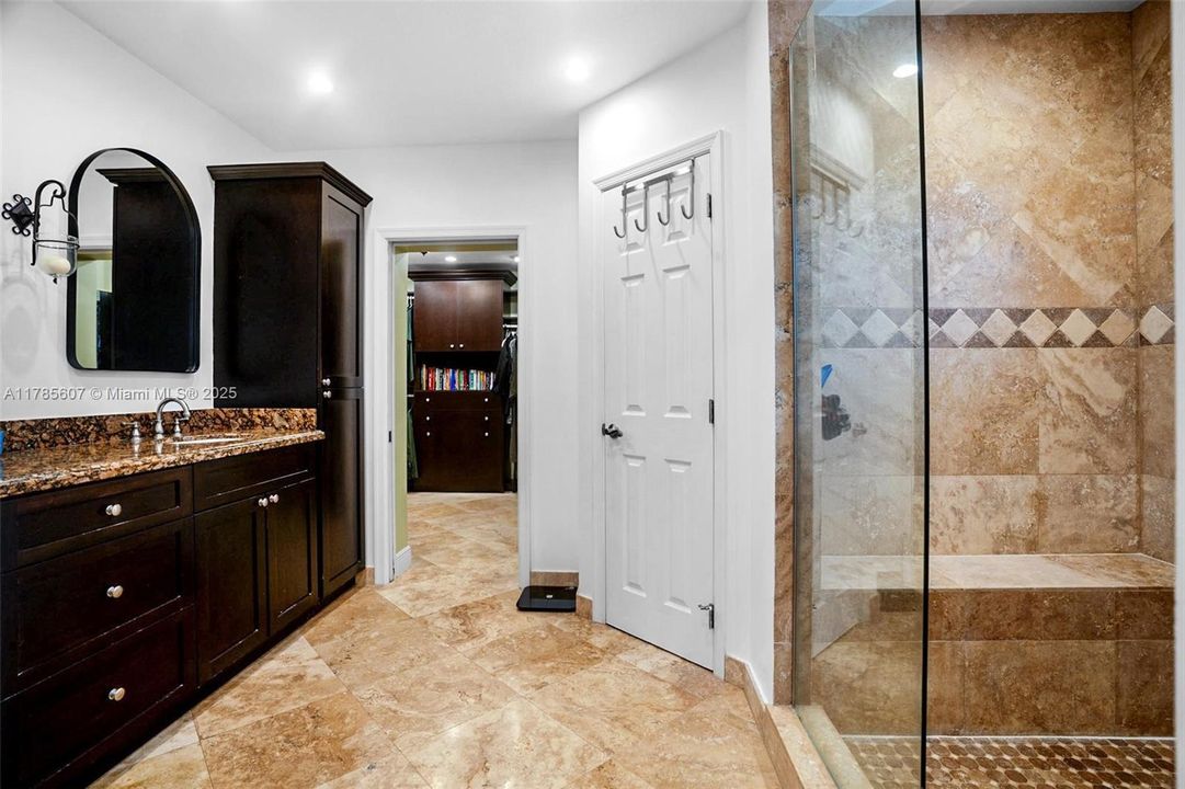 Recently Sold: $650,000 (3 beds, 2 baths, 1542 Square Feet)