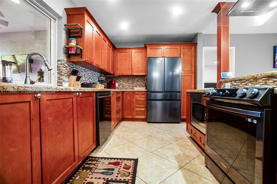 Recently Sold: $650,000 (3 beds, 2 baths, 1542 Square Feet)