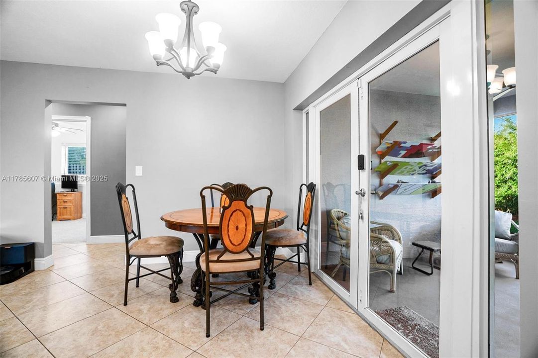 Recently Sold: $650,000 (3 beds, 2 baths, 1542 Square Feet)
