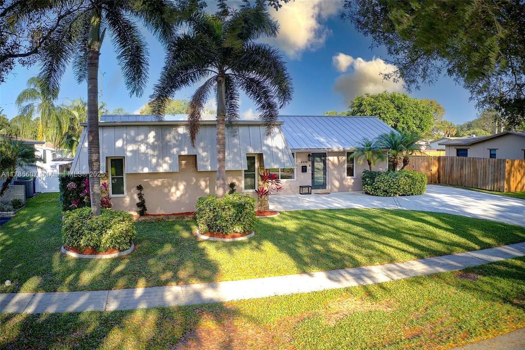 Recently Sold: $650,000 (3 beds, 2 baths, 1542 Square Feet)