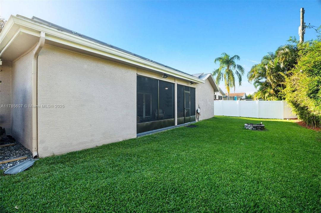 Recently Sold: $650,000 (3 beds, 2 baths, 1542 Square Feet)
