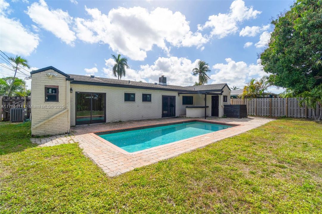 Recently Sold: $539,000 (3 beds, 2 baths, 1335 Square Feet)