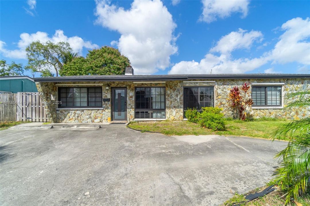 Recently Sold: $539,000 (3 beds, 2 baths, 1335 Square Feet)