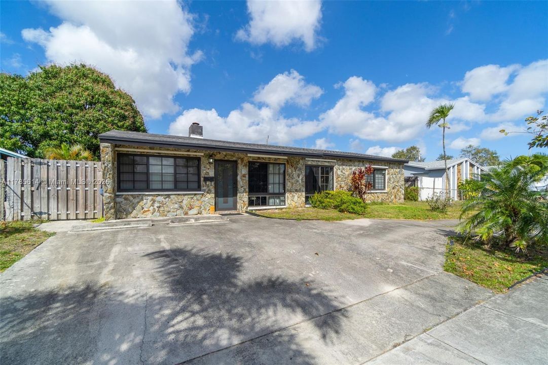 Recently Sold: $539,000 (3 beds, 2 baths, 1335 Square Feet)