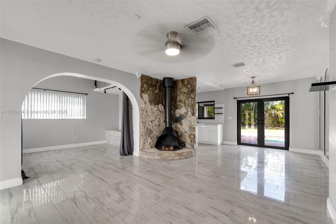 Recently Sold: $539,000 (3 beds, 2 baths, 1335 Square Feet)