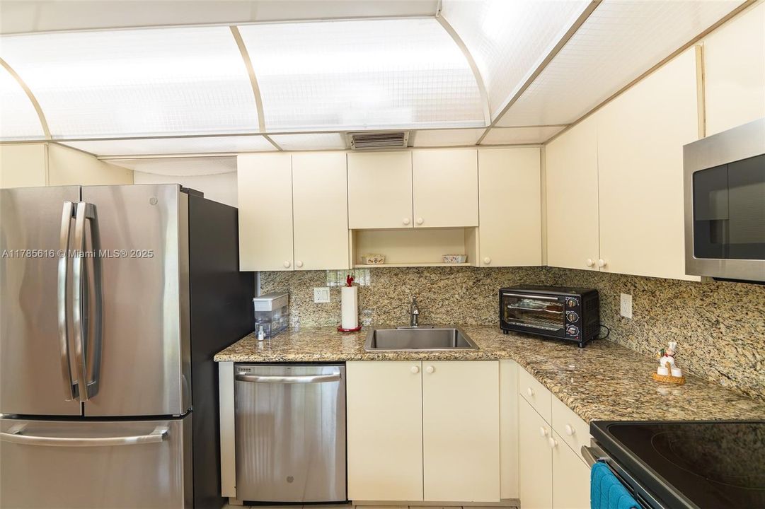 На продажу: $317,500 (3 спален, 3 ванн, 1620 Квадратных фут)