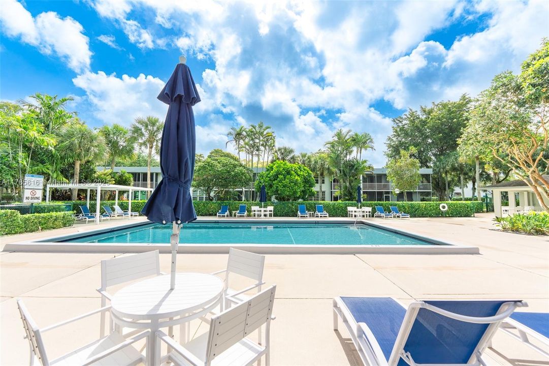 На продажу: $317,500 (3 спален, 3 ванн, 1620 Квадратных фут)