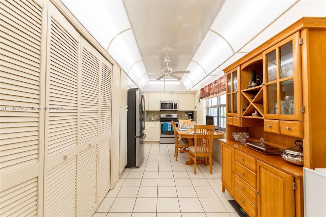 На продажу: $317,500 (3 спален, 3 ванн, 1620 Квадратных фут)