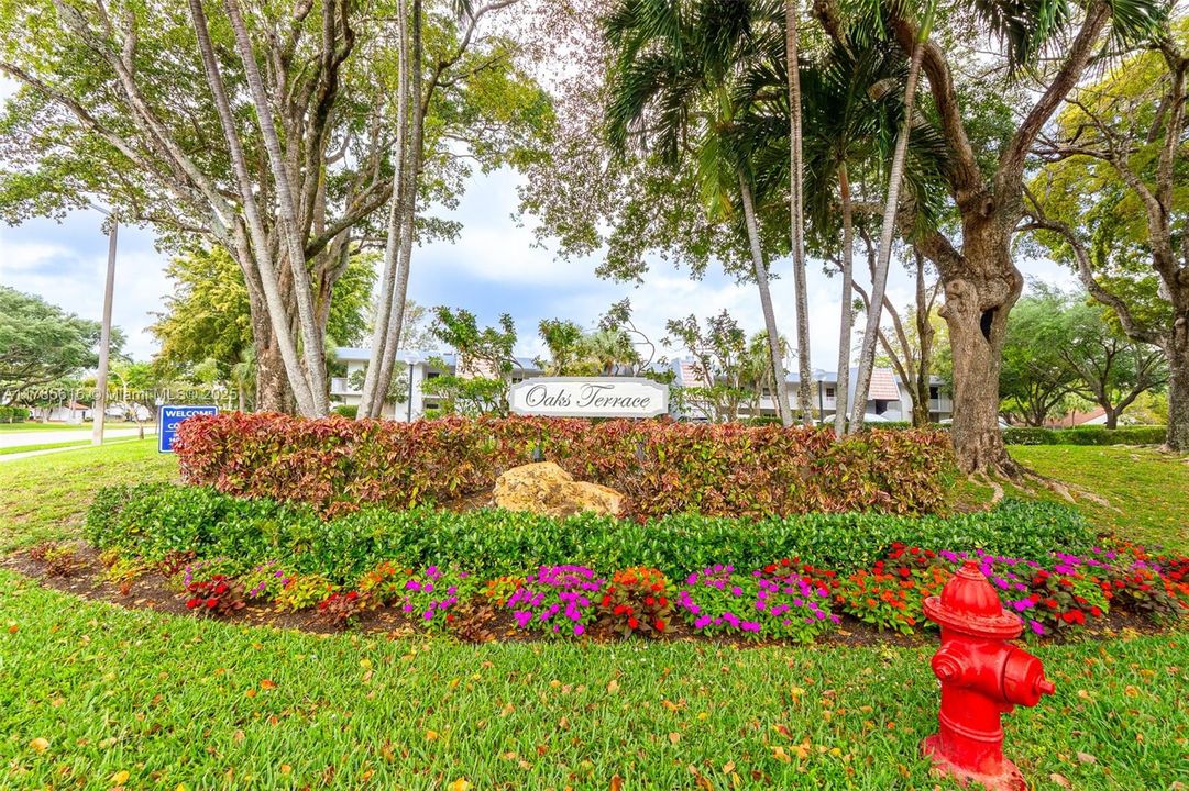 На продажу: $317,500 (3 спален, 3 ванн, 1620 Квадратных фут)