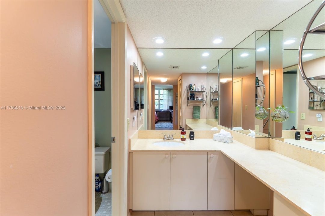 На продажу: $317,500 (3 спален, 3 ванн, 1620 Квадратных фут)