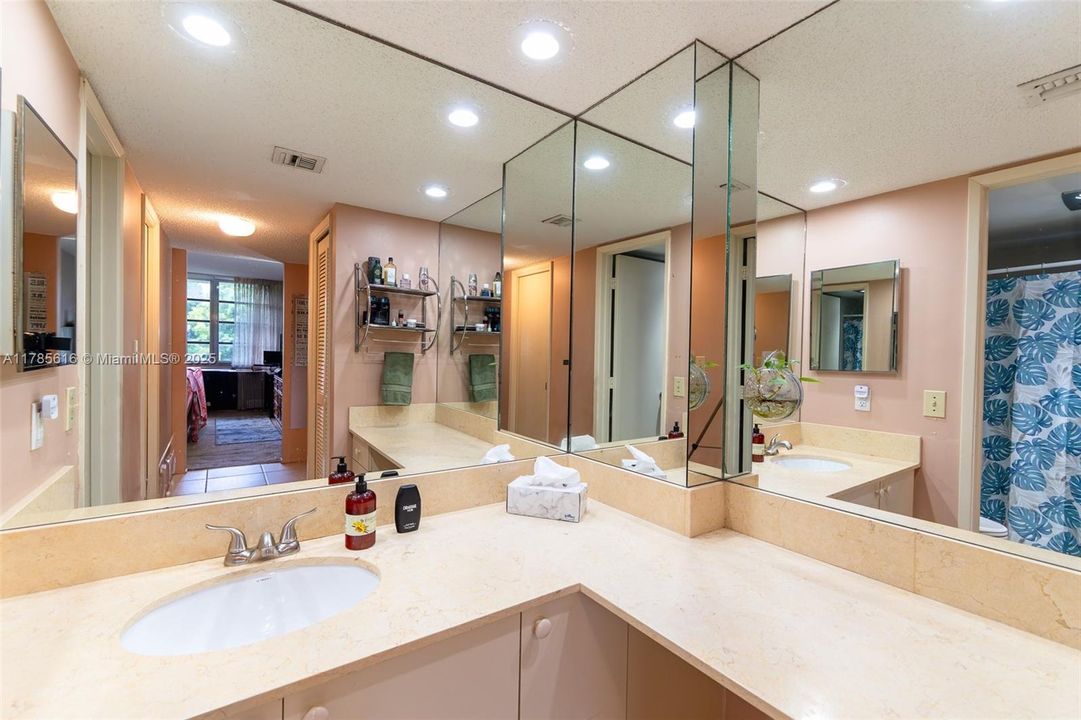 На продажу: $317,500 (3 спален, 3 ванн, 1620 Квадратных фут)