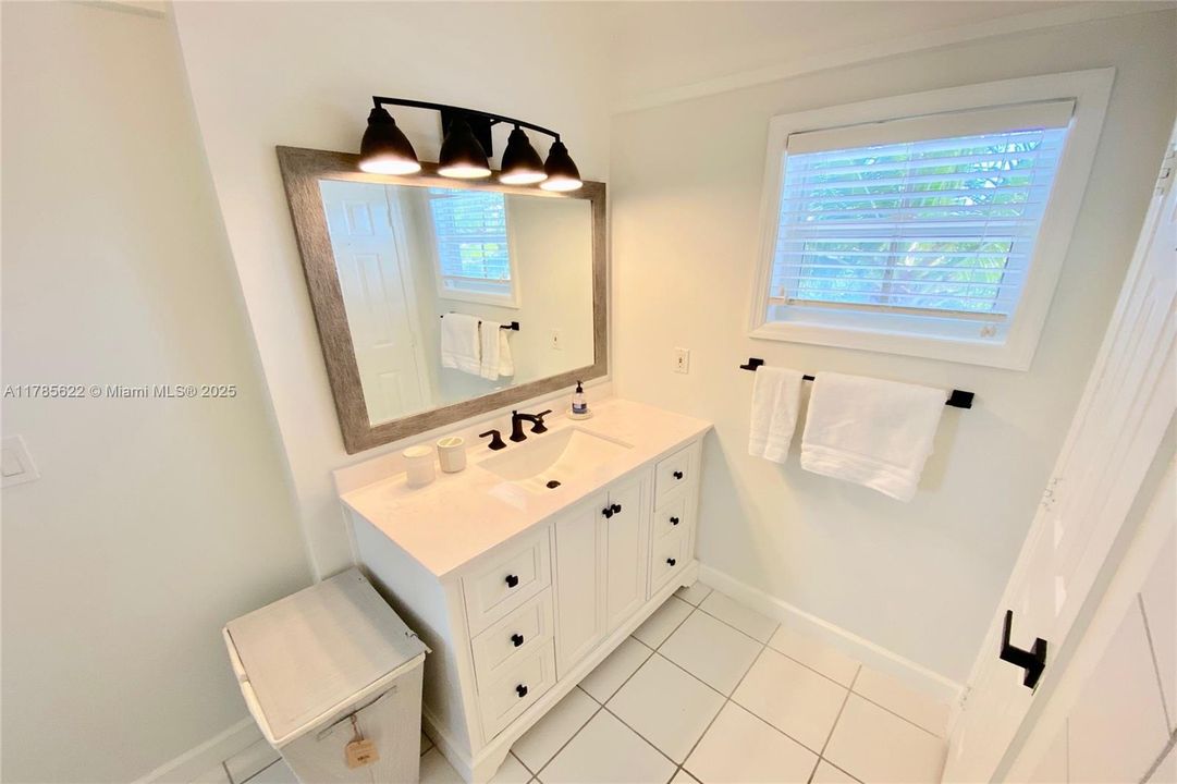 Recently Sold: $2,100,000 (3 beds, 2 baths, 1263 Square Feet)