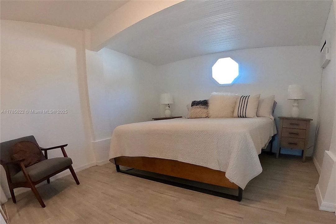 Recently Sold: $2,100,000 (3 beds, 2 baths, 1263 Square Feet)