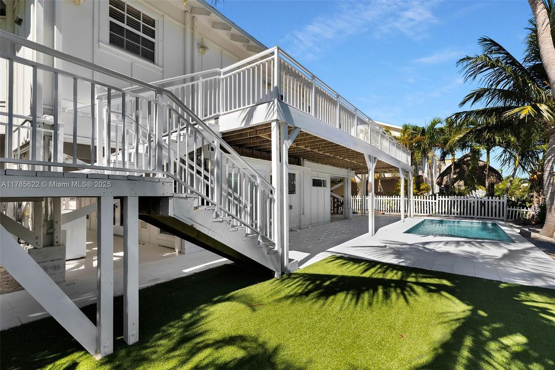 Recently Sold: $2,100,000 (3 beds, 2 baths, 1263 Square Feet)