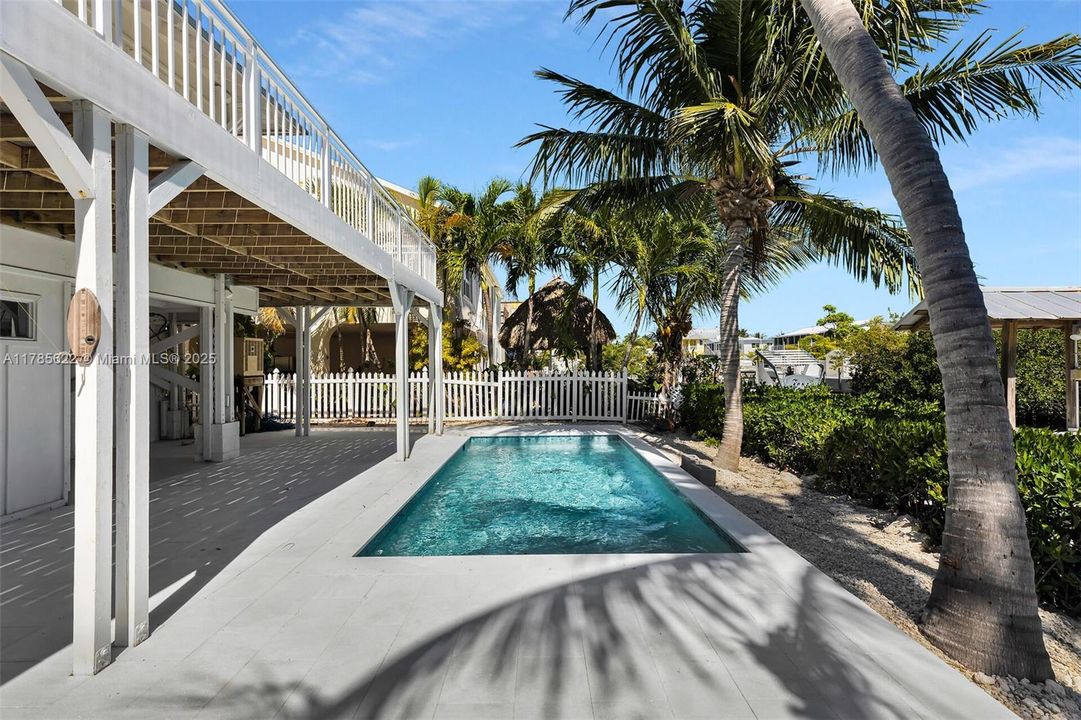 Recently Sold: $2,100,000 (3 beds, 2 baths, 1263 Square Feet)