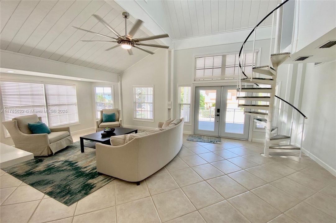 Recently Sold: $2,100,000 (3 beds, 2 baths, 1263 Square Feet)