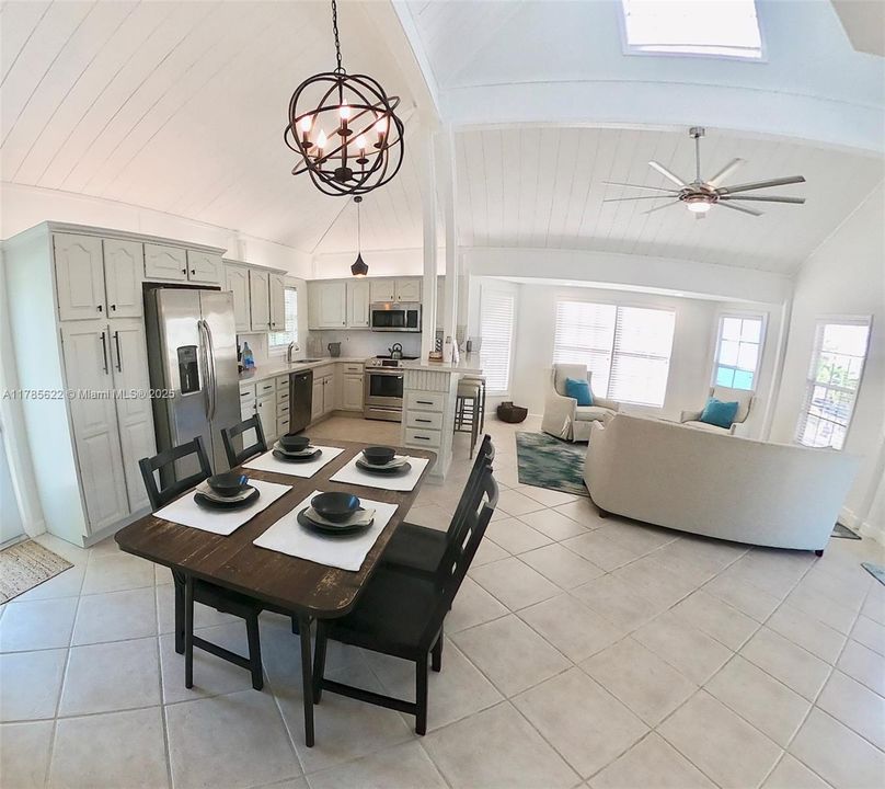 Recently Sold: $2,100,000 (3 beds, 2 baths, 1263 Square Feet)