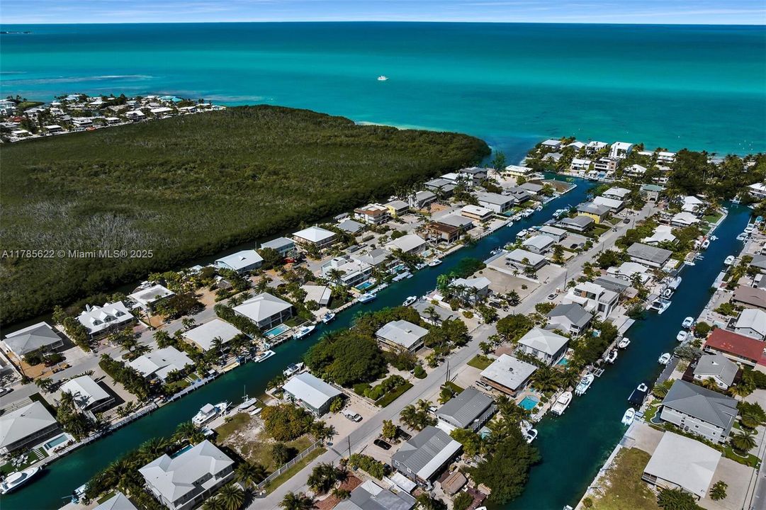 Recently Sold: $2,100,000 (3 beds, 2 baths, 1263 Square Feet)