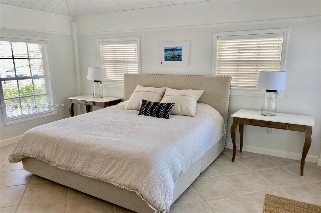 Recently Sold: $2,100,000 (3 beds, 2 baths, 1263 Square Feet)