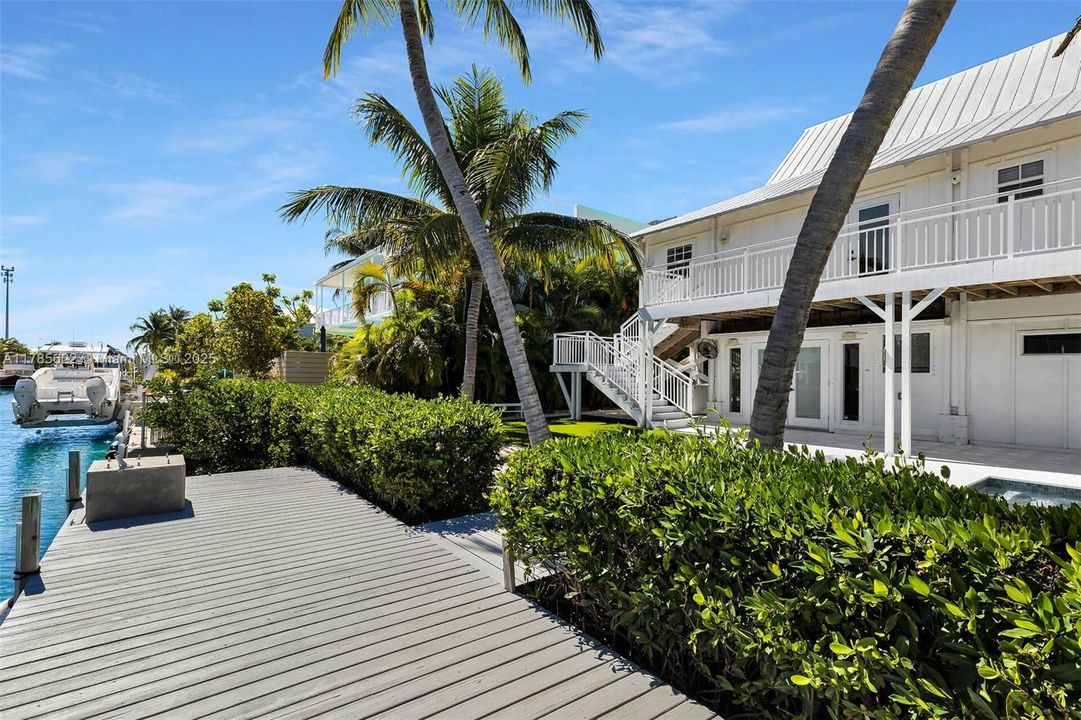 Recently Sold: $2,100,000 (3 beds, 2 baths, 1263 Square Feet)