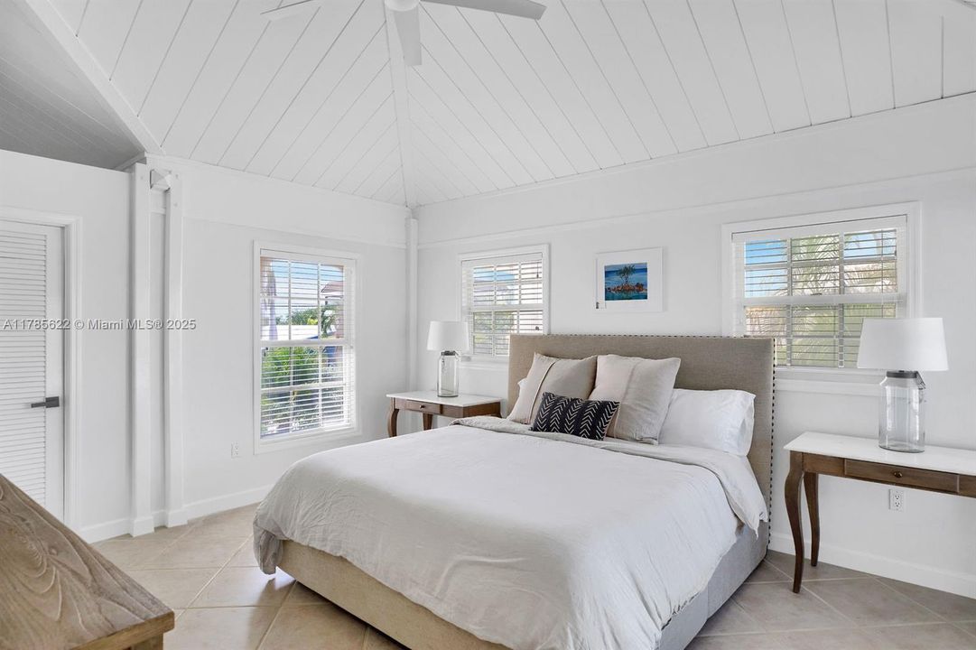 Recently Sold: $2,100,000 (3 beds, 2 baths, 1263 Square Feet)