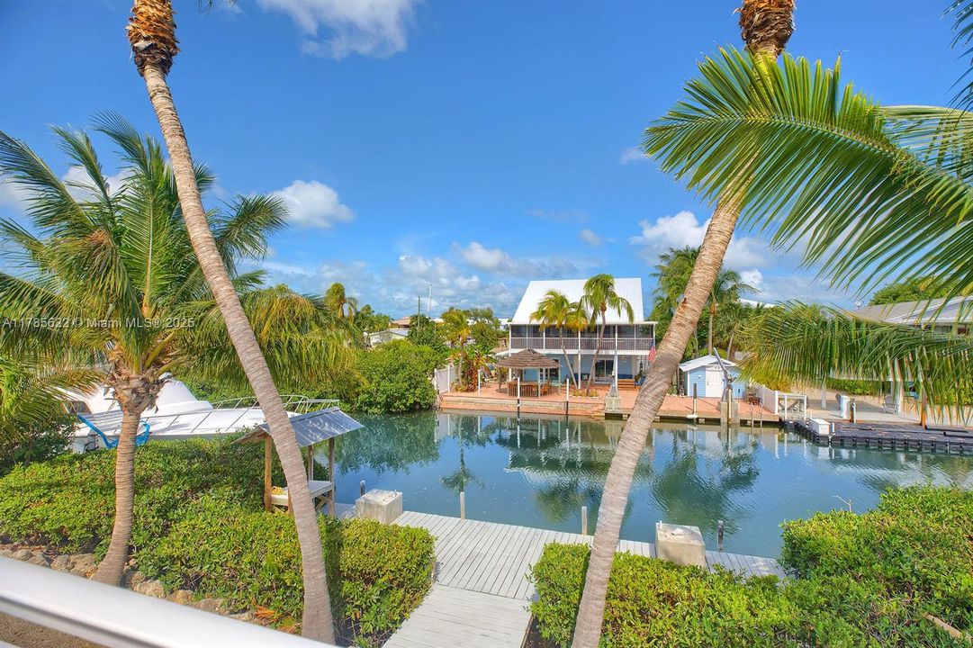 Recently Sold: $2,100,000 (3 beds, 2 baths, 1263 Square Feet)