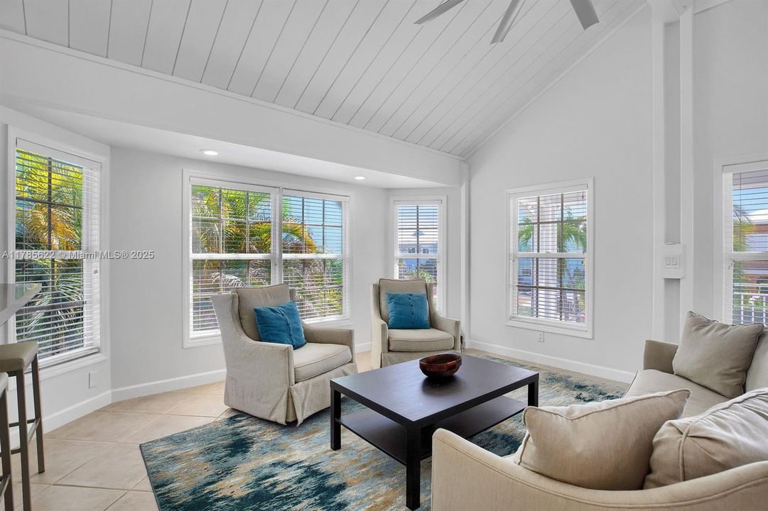 Recently Sold: $2,100,000 (3 beds, 2 baths, 1263 Square Feet)