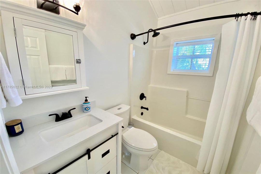 Recently Sold: $2,100,000 (3 beds, 2 baths, 1263 Square Feet)